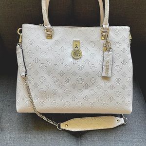 Guess♥️Brand New♥️ Hand- Bag from Guess !!